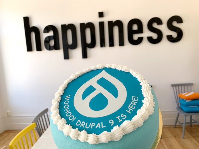 Cake with a Drupal 9 logo and the text: Woohoo! Drupal 9 is here!